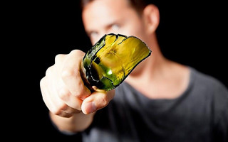 Под Харьковом злоумышленник в кафе порезал людей разбитой бутылкой