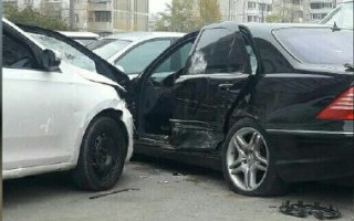 Убегали от полиции и разбили 7 автомобилей: в Киеве задержали грабителей