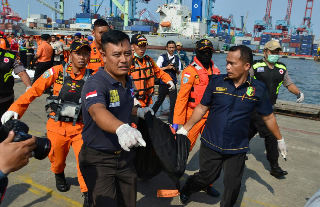 Авиакатастрофа в Индонезии: 14 мешков с частями тел погибших отправят на ДНК-экспертизу