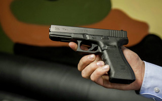 На глазах у жены мужчина во Львове прострелил себе грудь