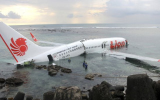 Авиакатастрофа в Индонезии: назвали причину крушения лайнера