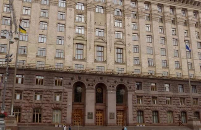 В Киеве люди перекрыли улицы из-за отключения света и воды