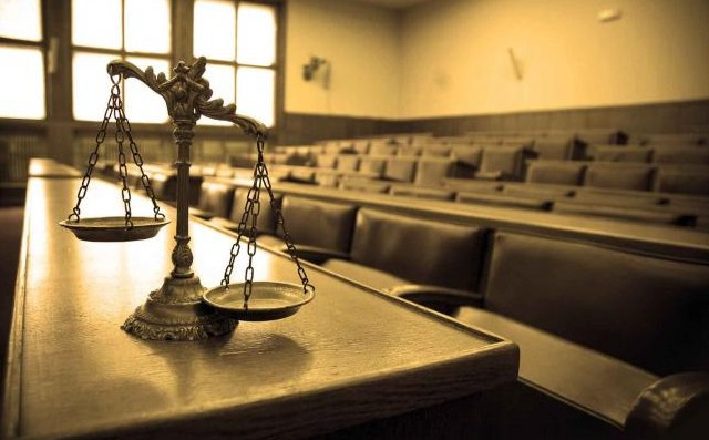 Запорізький райсуд розглянув справу щодо викритих на хабарі суддів