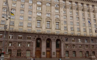 В Киеве люди перекрыли улицы из-за отключения света и воды