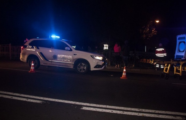 Попал на капот: копы «снесли» мужчину в столице