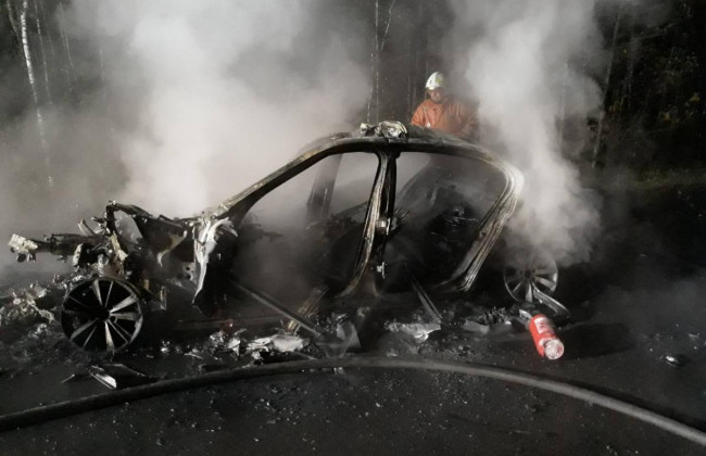 Потрійне ДТП на Рівненщині: один з автомобілів згорів вщент