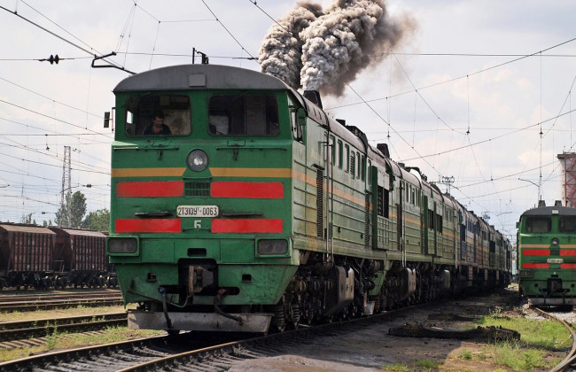 Поезд под Харьковом отрезал школьнице ногу
