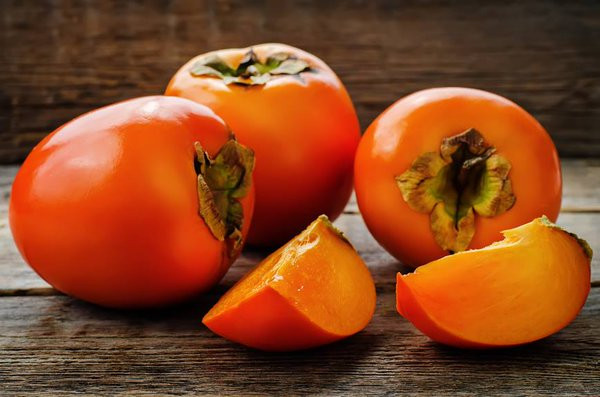 Вред и польза хурмы: почему фруктом лучше не злоупотреблять