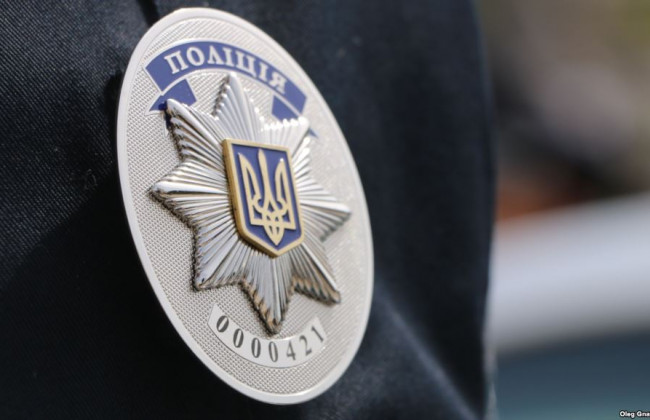 Сбросил с лестницы: под Одессой мужчина избил полицейского