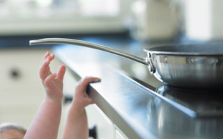 Трагедия в Запорожской области: 2-летний ребенок облился кипятком