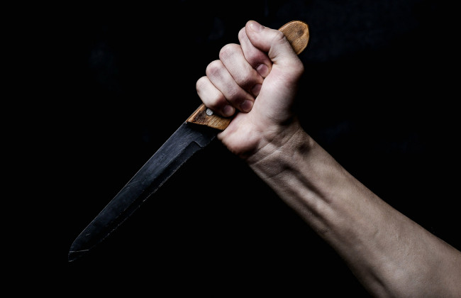 Две девушки в Днепре хладнокровно зарезали мужчину