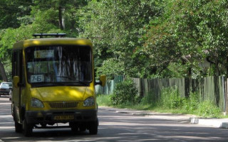 Под Киевом ребенок выпал из маршрутки во время движения
