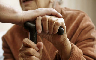 В Донецкой области пьяный мужчина забил ногами 78-летнюю пенсионерку до смерти
