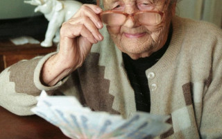 Пенсии в Украине: каким категориям граждан не достанутся выплаты