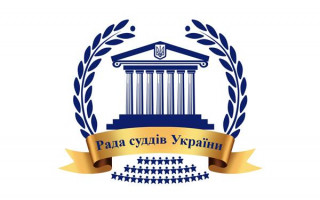 «До зали — мов в атаку із траншеї»: соцсети раскритиковали Гимн судейского самоуправления