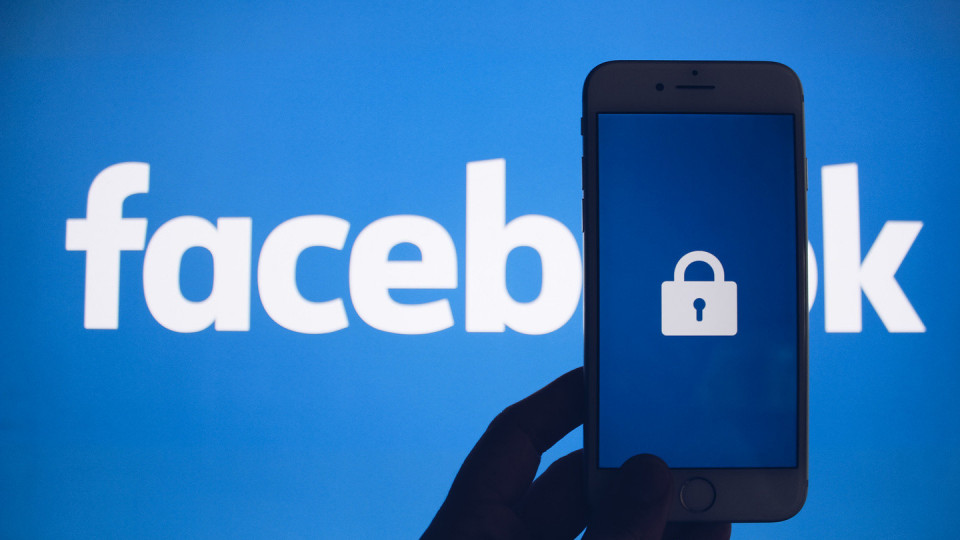 Facebook блокирует аккаунты в связи с выборами в Конгресс США