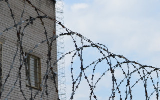 Намагався переправити наркотики до колонії: суд виніс вирок чоловіку