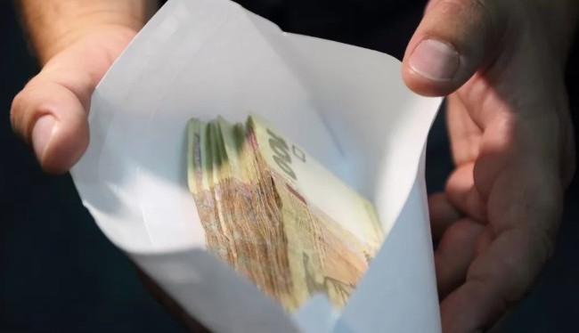 Вимагала 111 тисяч гривень: суд виніс вирок чиновниці ДФС