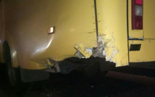 В Киеве легковушка «догнала» маршрутку с людьми