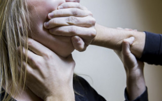 Труп знайшли біля будинку: на Львівщині чоловік задушив власну дружину