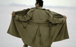 В Днепре голый мужчина в неадекватном состоянии цеплялся к людям