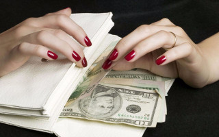 Пpивласнила 1,5 млн гpн: директорку турагентства підозрюють у шахрайстві