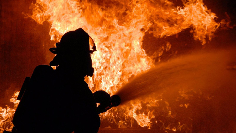 Масштабный пожар в Киеве: горели склады с древесиной