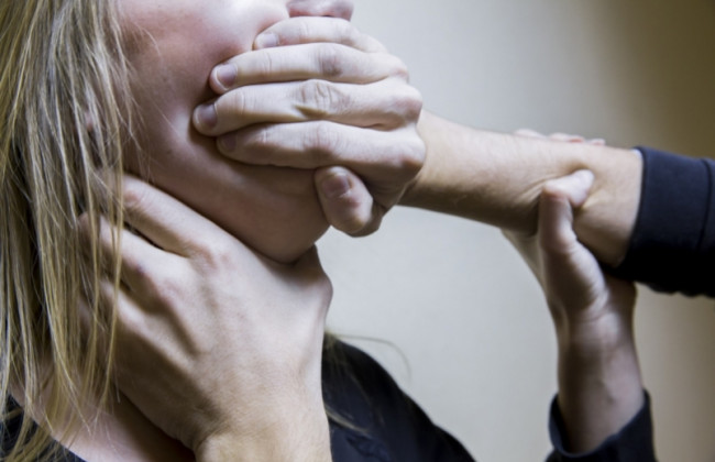 Труп знайшли біля будинку: на Львівщині чоловік задушив власну дружину