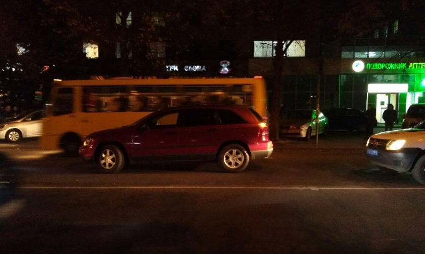 Пьяный водитель за рулем «снес» женщину с ребенком в Ровно