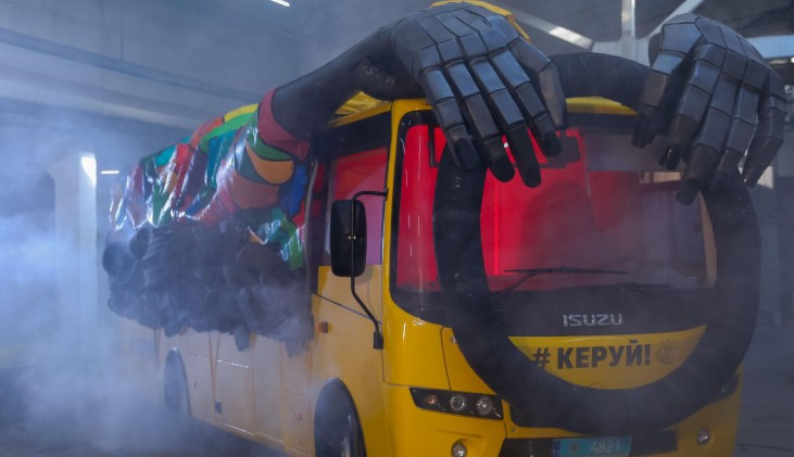 Автобус-монстр без водителя появился на украинских дорогах