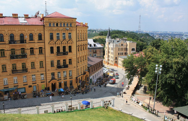 ЧП в Киеве: на Андреевском спуске произошло 3 взрыва