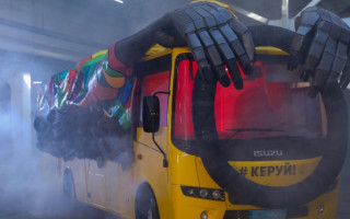 Автобус-монстр без водителя появился на украинских дорогах