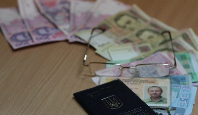 В Укрпочте объяснили, почему отказались доставлять пенсии украинцам