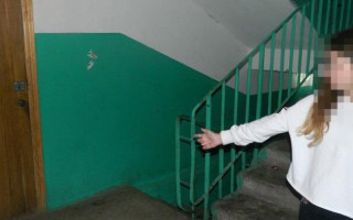 Мужчина в столице напал на школьницу в подъезде