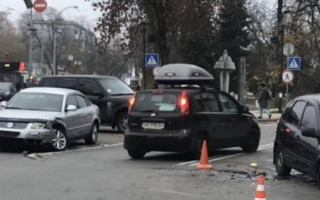 В Киеве возле Лавры произошло ДТП