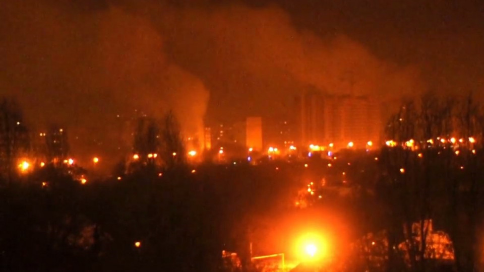 Теракт в Донецке: здание обстреляли из огнемета