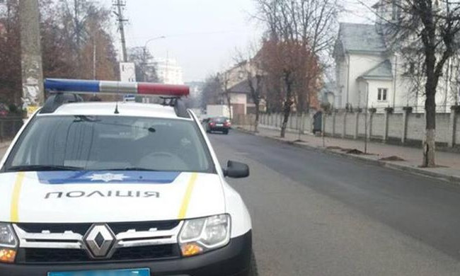 Горе-водій «зніс» двох дівчат і втік з місця ДТП