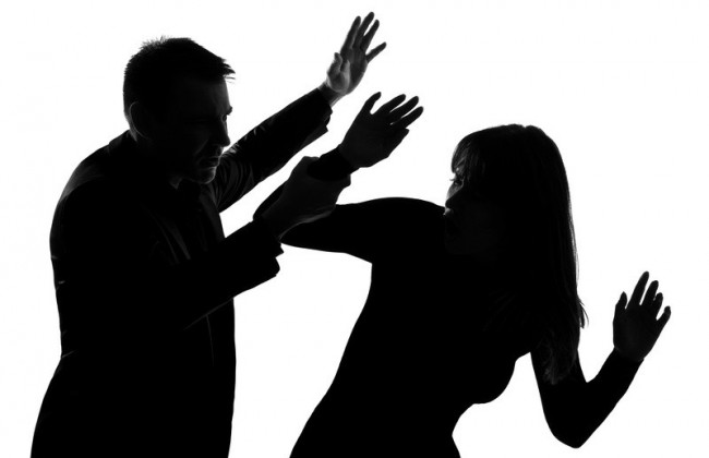 Неизвестные жестоко избили женщину в столице: есть подробности