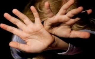 Душил и бил ногами: горе-отец издевался над 6-летним ребенком