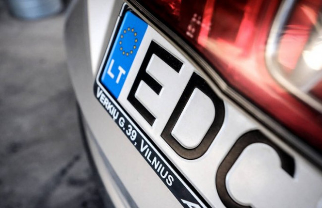 Порошенко просят наложить вето на законы ВР по «евробляхам»