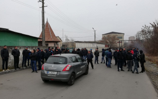 Протест «евробляхеров»: в Ивано-Франковске 50 человек подожгли шины у таможни