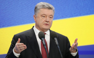 Порошенко отказался подписывать госбюджет из-за субсидий