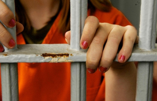 Била головой об пол: девушка до смерти избила мачеху