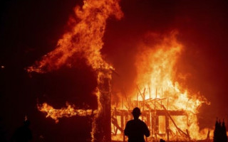 Думали, что рассвет: в Киеве горели склады