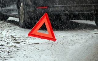 Первый снег спровоцировал 50 аварий и масштабные пробки, карта «красных» зон Киева