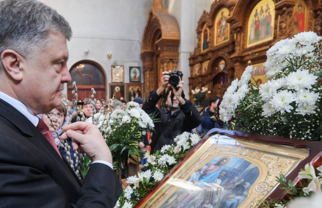 Епископам УПЦ МП угрожает анафема за встречу с Порошенко