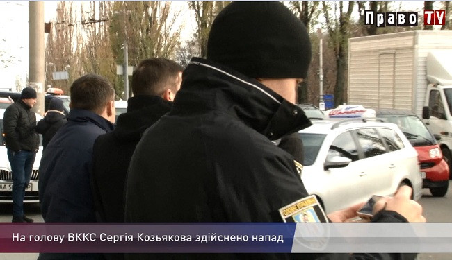 Свидетель прокомментировал нападение на главу ВККС Сергея Козьякова, видео