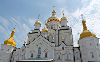 Полиция проверяет законность передачи Почаевской лавры УПЦ МП