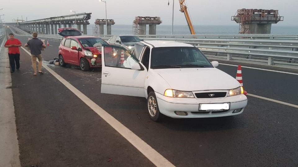 Массовые аварии на Крымском мосту: в сети показали видео