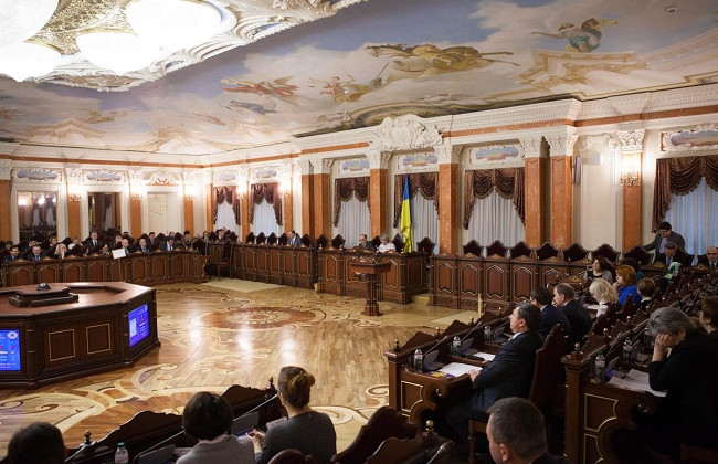 Пленум Верховного Суду розгляне подання до КСУ щодо люстраційного закону
